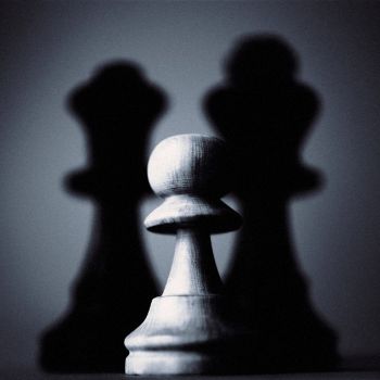 عکس پروفایل مهره سرباز شطرنج سیاه سفید و عکس نوشته
