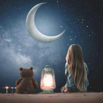 عکس پروفایل دختر و ماه زیبا در شب رویایی و عکس نوشته